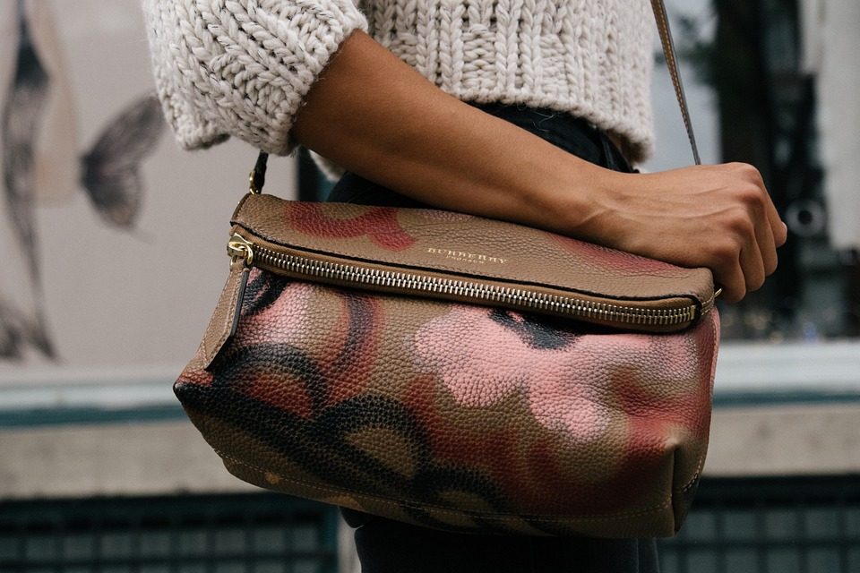 10 Essential Tricks to Clean your Leather Bag